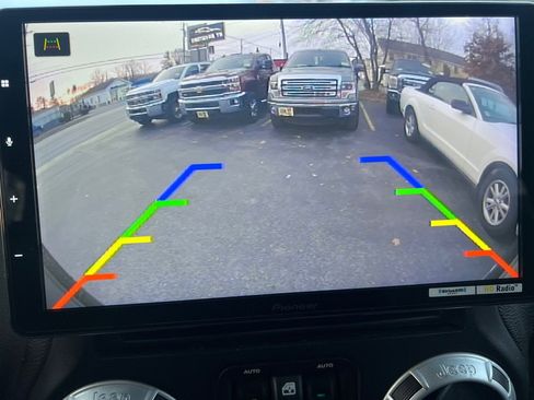 Used 2016 Jeep Wrangler Unlimited Rubicon w/ Connectivity Group image 22