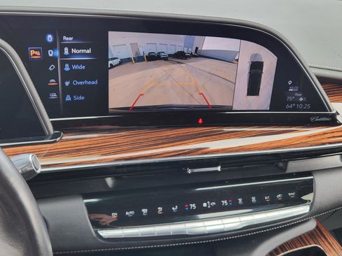 Used 2021 Cadillac Escalade Premium Luxury AWD/4WD image 13