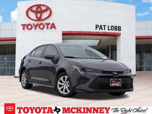 Used 2025 Toyota Corolla LE FWD image 1