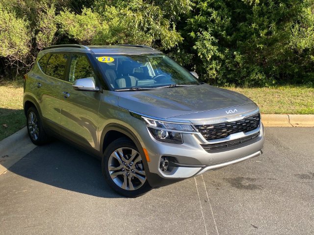 Used 2023 Kia Seltos S w/ Navigation Package FWD image 1