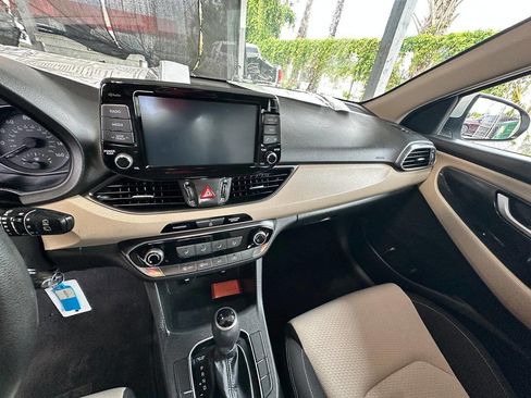 Used 2019 Hyundai Elantra GT FWD image 10