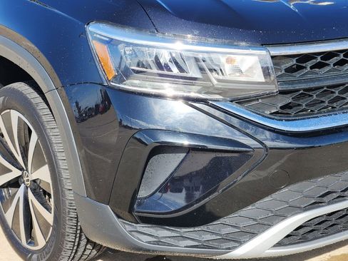 Used 2024 Volkswagen Taos SE image 9