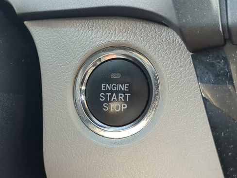 Used 2017 Toyota Sienna Limited image 30