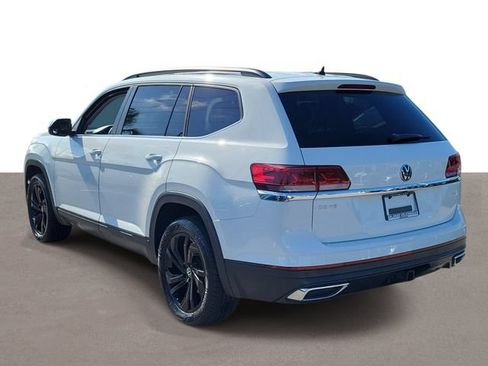 Certified 2023 Volkswagen Atlas SE w/ Black Wheel Package FWD image 3