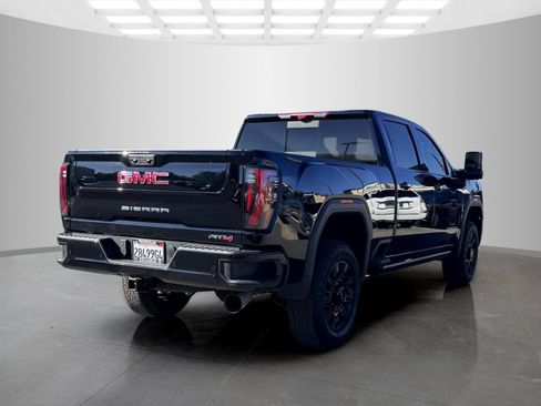 Used 2025 GMC Sierra 2500 AT4 w/ AT4 Premium Plus Package AWD/4WD image 5