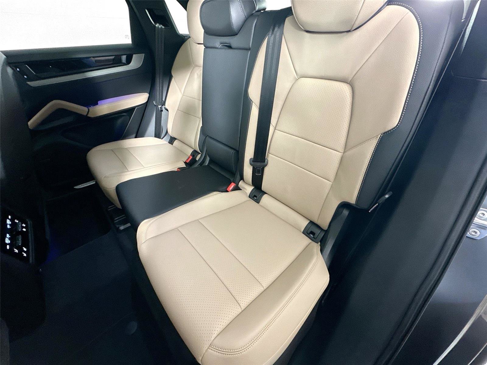 Certified 2026 Porsche Cayenne AWD/4WD image 25
