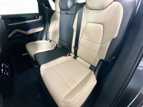Certified 2026 Porsche Cayenne AWD/4WD image 25