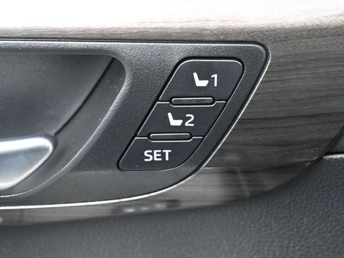 Used 2025 Toyota Highlander Platinum AWD/4WD image 17