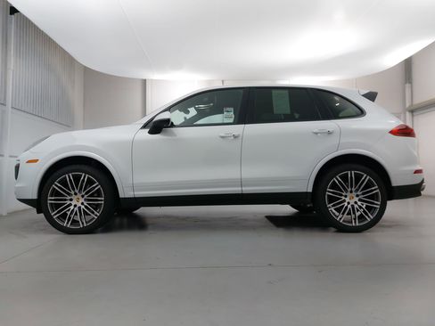 Used 2018 Porsche Cayenne Platinum Edition AWD/4WD image 2