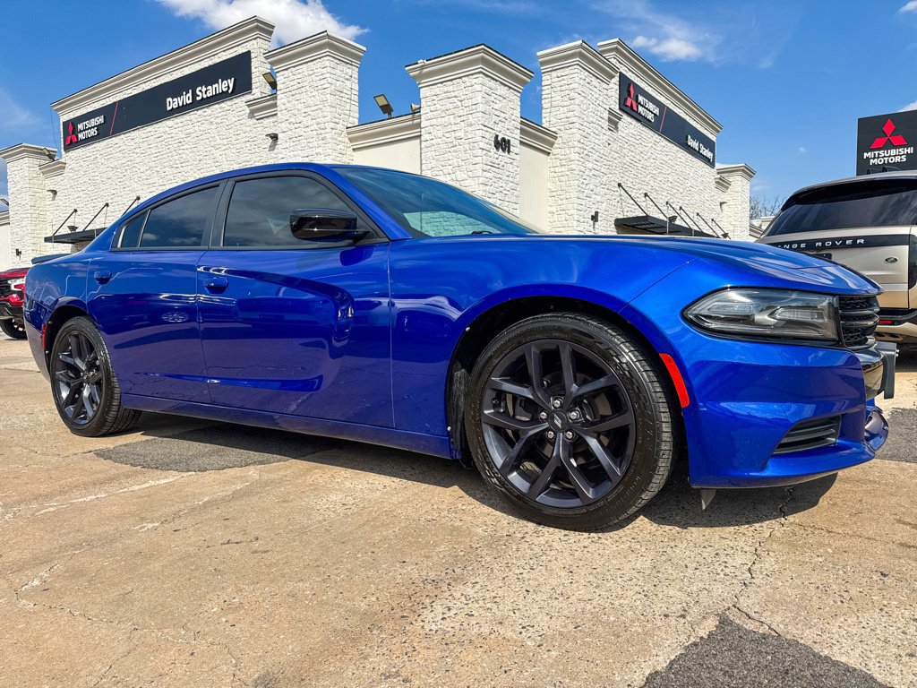 Used 2020 Dodge Charger SXT w/ Blacktop Package RWD image 2