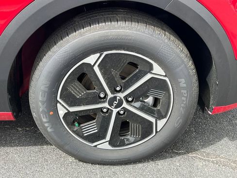 New 2025 Kia Niro EX image 12