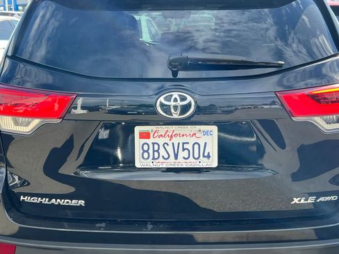 Used 2017 Toyota Highlander XLE w/ Carpet Mat Package image 19