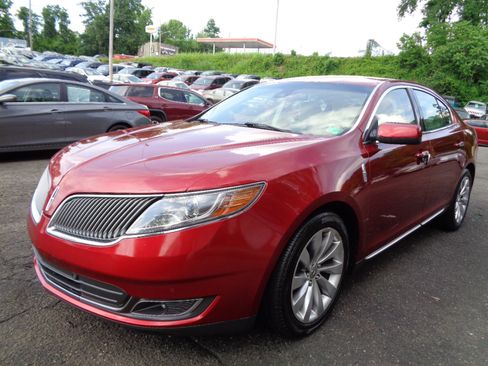 Used 2014 Lincoln MKS image 1