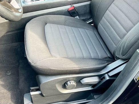 Used 2021 Ford Edge SE image 16