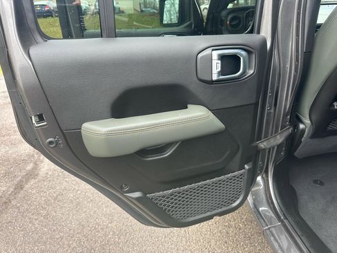 Used 2024 Jeep Gladiator Mojave image 12