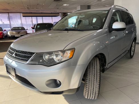 Used 2009 Mitsubishi Outlander SE image 3