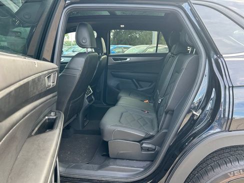 Certified 2024 Volkswagen Atlas Cross Sport SE w/ Panoramic Sunroof Package FWD image 47