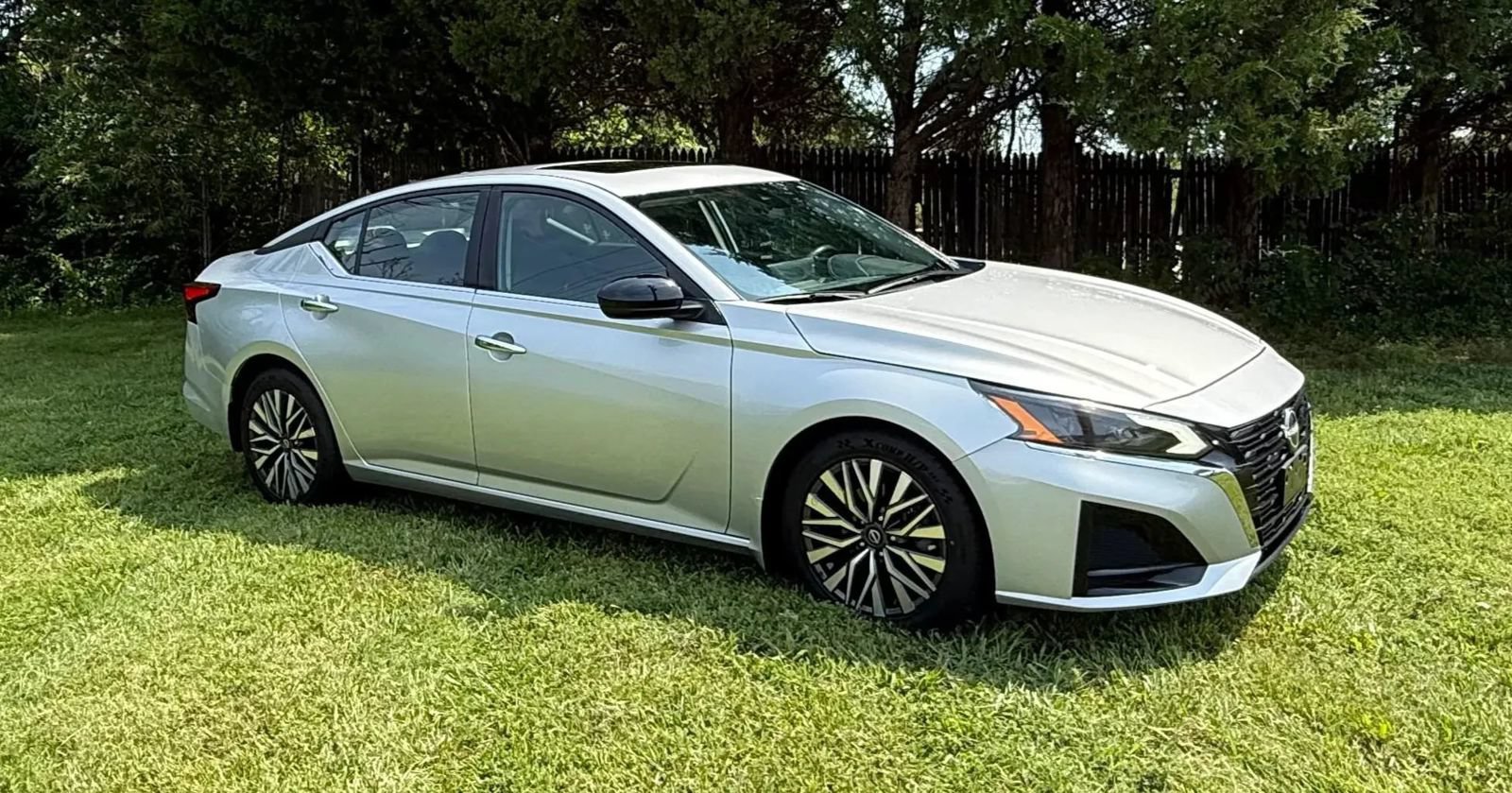 Used 2023 Nissan Altima 2.5 SV w/ SV Premium Package FWD image 11