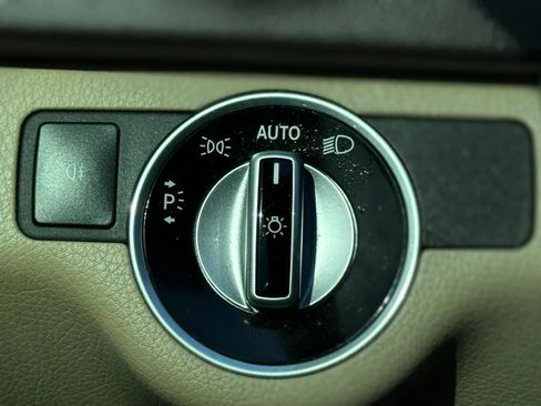 Used 2013 Mercedes-Benz C 250 Sedan image 35
