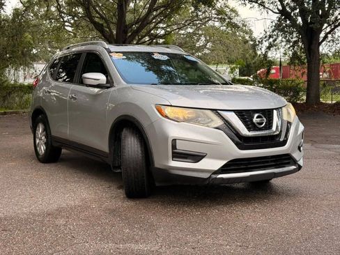 Used 2017 Nissan Rogue SV FWD image 3