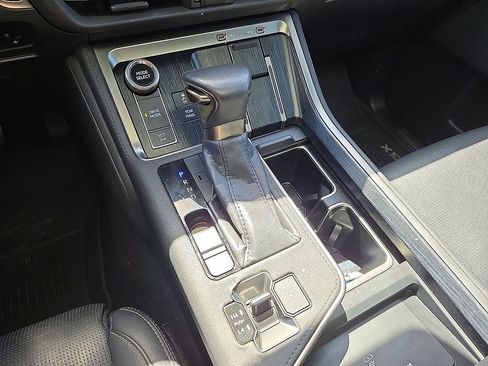 Used 2024 Lexus GX 550 w/ Accessory Package (Z1) image 32