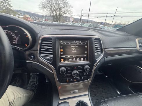 Used 2016 Jeep Grand Cherokee Overland w/ Advanced Technology Group image 39