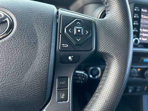 Used 2022 Toyota Tacoma TRD Off-Road w/ Technology Package image 18