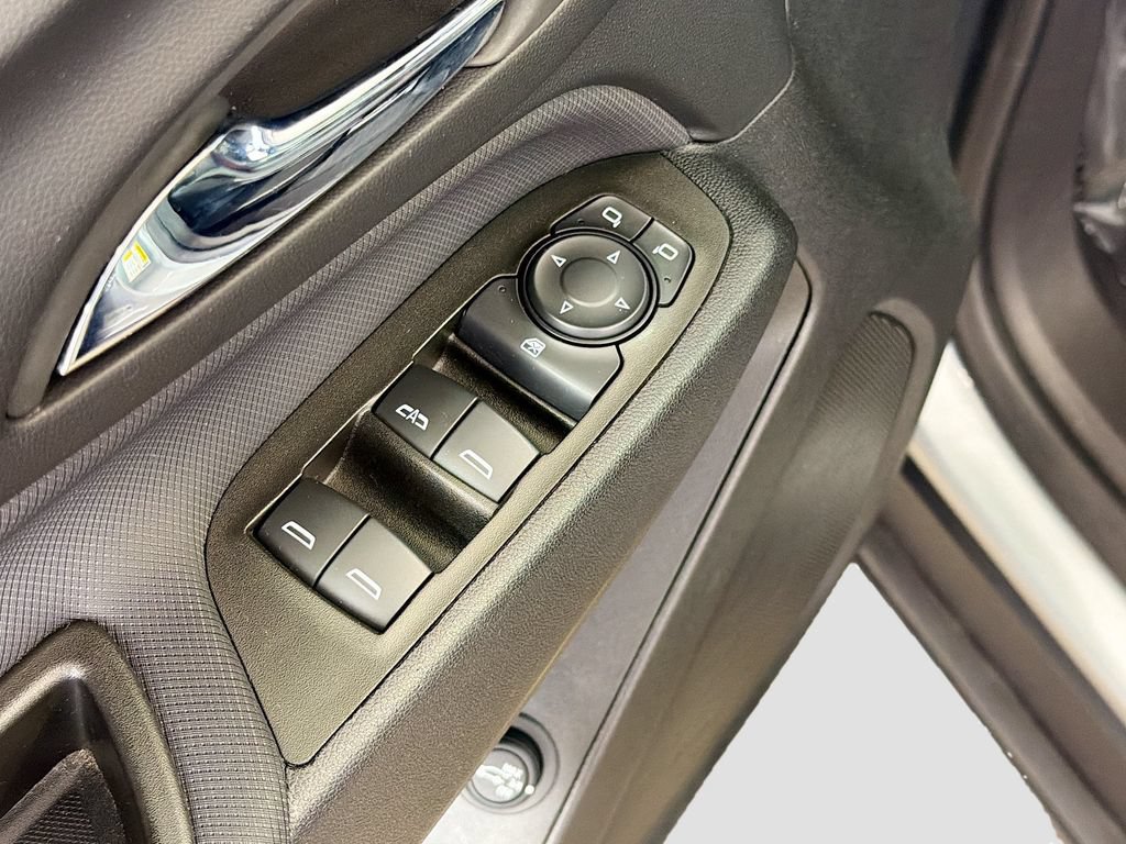 Used 2023 Chevrolet Equinox RS FWD image 18