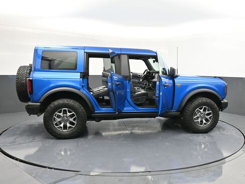 Used 2025 Ford Bronco Badlands image 42