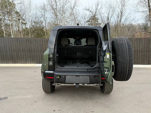 New 2026 Land Rover Defender 110 X-Dynamic SE image 5