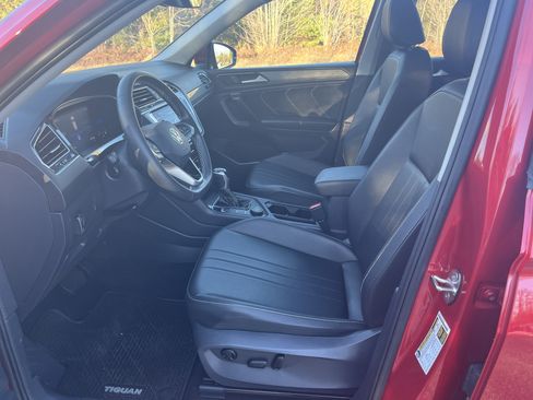 Used 2023 Volkswagen Tiguan SE image 14
