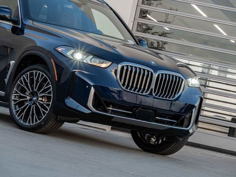 New 2026 BMW X5 xDrive40i w/ Executive Package image 3