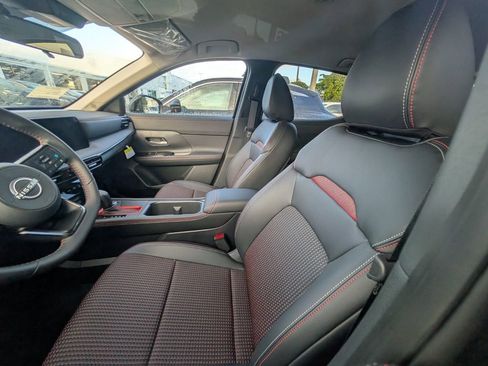 New 2025 Nissan Kicks SR FWD image 6