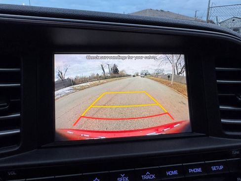 Used 2019 Hyundai Elantra Limited image 11