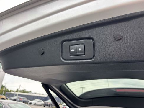 Used 2024 Nissan Pathfinder SL AWD/4WD image 12