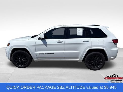 Used 2019 Jeep Grand Cherokee Altitude AWD/4WD image 2