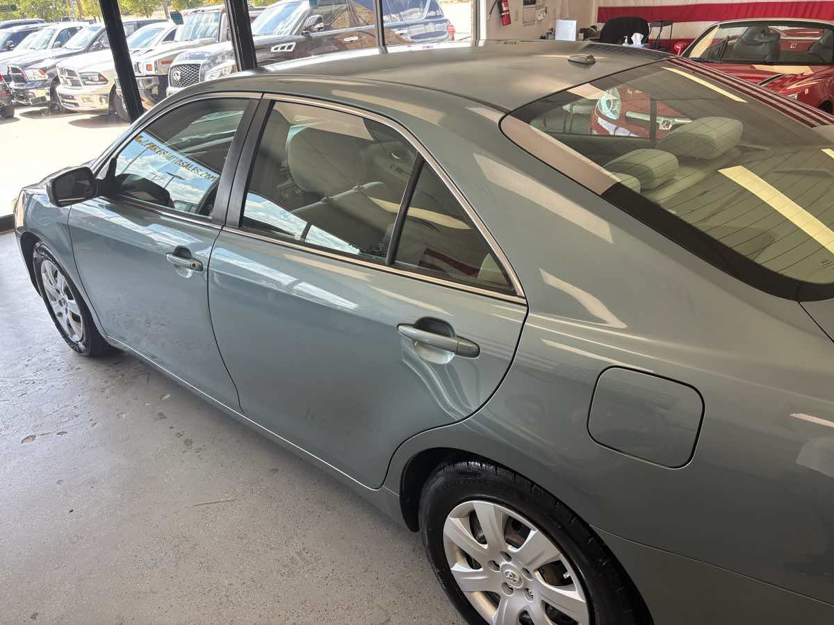 Used 2010 Toyota Camry LE w/ Fleet Convenience Pkg FWD image 9