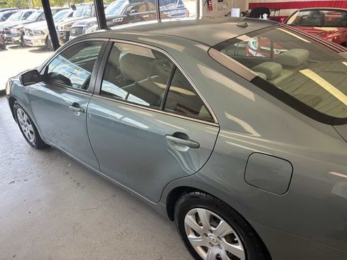 Used 2010 Toyota Camry LE w/ Fleet Convenience Pkg FWD image 9