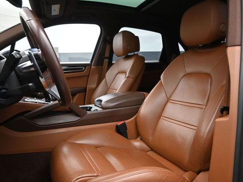 Used 2019 Porsche Cayenne S image 11
