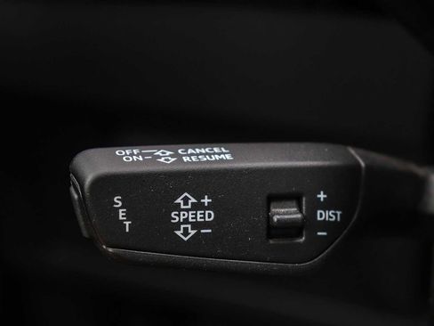 Used 2024 Audi Q8 e-tron Premium Plus image 32