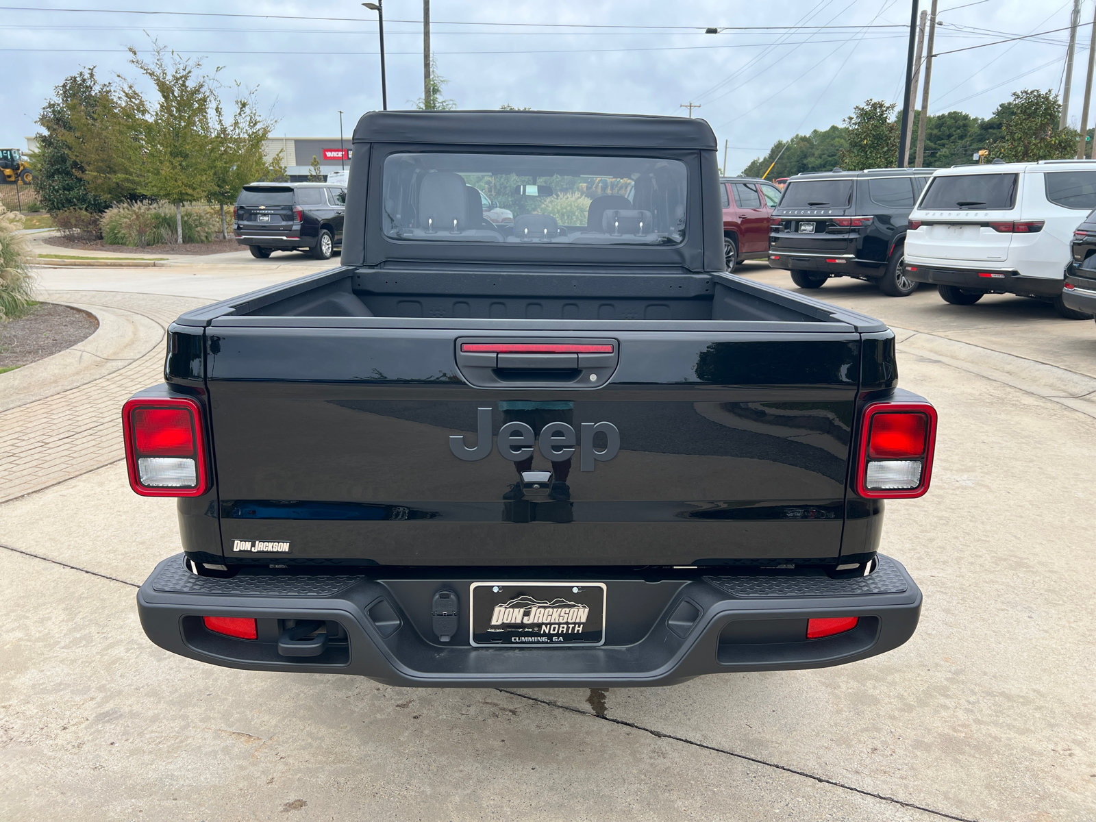 Used 2025 Jeep Gladiator Sport AWD/4WD image 9