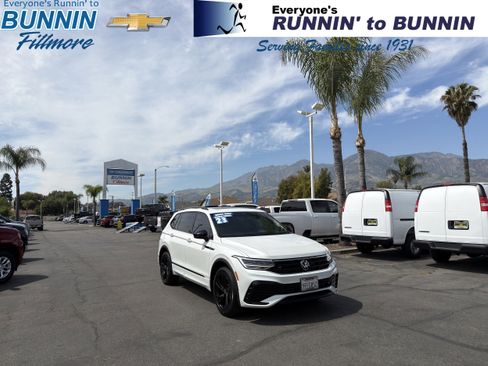Used 2023 Volkswagen Tiguan SE R-Line image 1