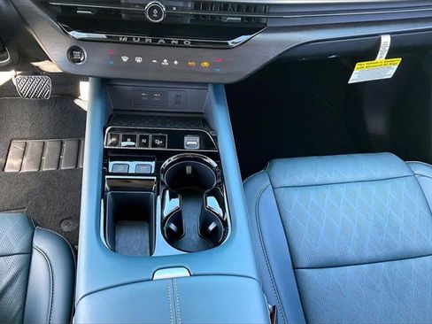 Certified 2025 Nissan Murano Platinum w/ Cargo Package image 13