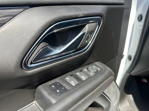 Used 2023 GMC Yukon SLT w/ SLT Luxury Package AWD/4WD image 11