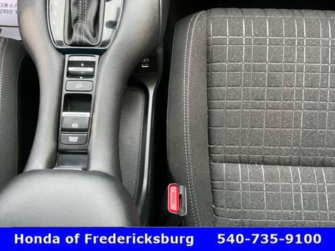 Certified 2024 Honda HR-V LX image 37