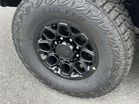 New 2026 Chevrolet Silverado 2500 ZR2 w/ ZR2 Bison Edition AWD/4WD image 8