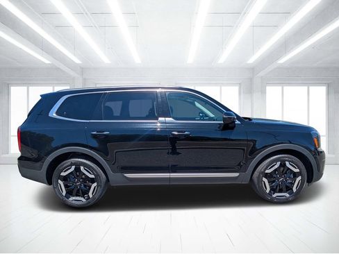 Used 2025 Kia Telluride S FWD image 2