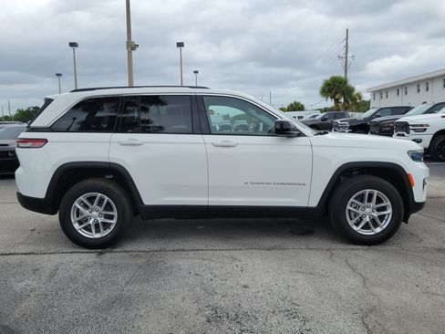 Used 2023 Jeep Grand Cherokee Laredo w/ Trailer Tow Prep Group (B) AWD/4WD image 8