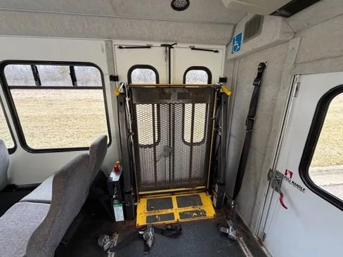 Used 2013 Ford E-350 and Econoline 350 Super Duty w/ Shuttle Bus Prep Pkg RWD image 31