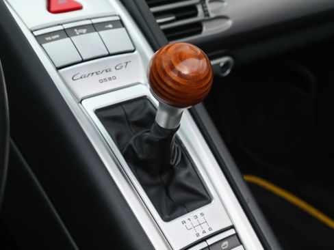 Used 2005 Porsche Carrera GT RWD image 34